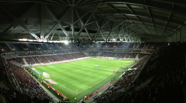 Fußballstadion 380x211 - Welche Mannschaften kämpfen im März um die verbleibenden Plätze bei der EURO 2020?